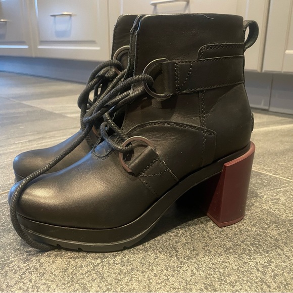 Platform Sorel boots from Anthropologie - Picture 2 of 6